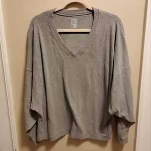 HUE GRAY WOMAN'S LOUNGE TOP